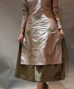 Alternative view of مديل النخله الأم ١٤